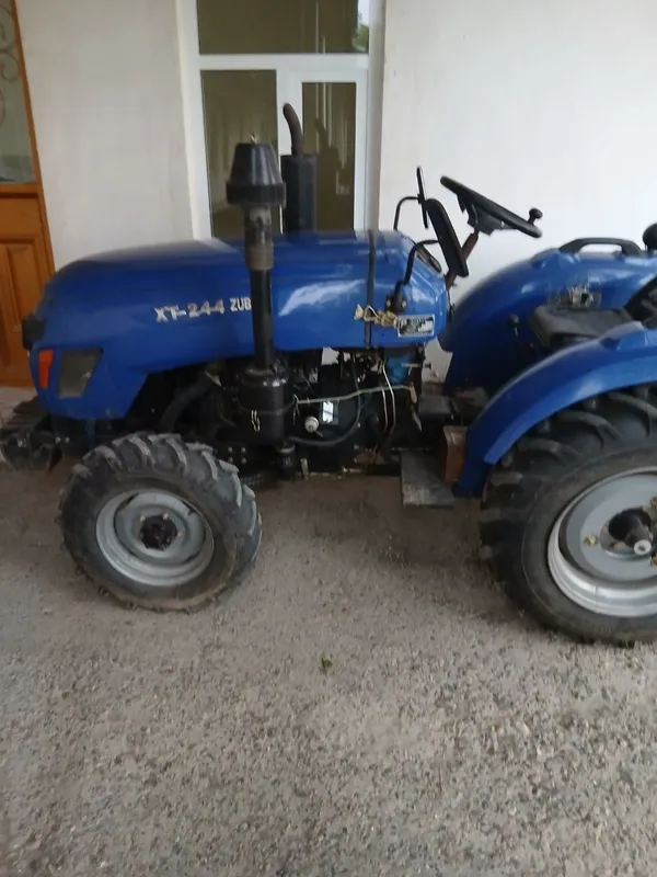 Mini traktor sotiladi jihozlari bilan/ Мини трактор сотилади жиҳозлари