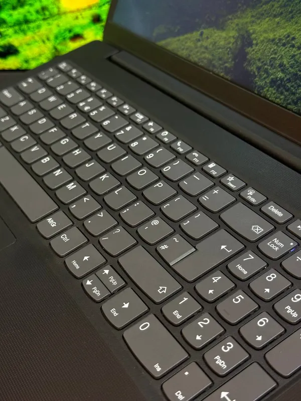 Ноутбук Lenovo V15 G4 AMN — фото 1