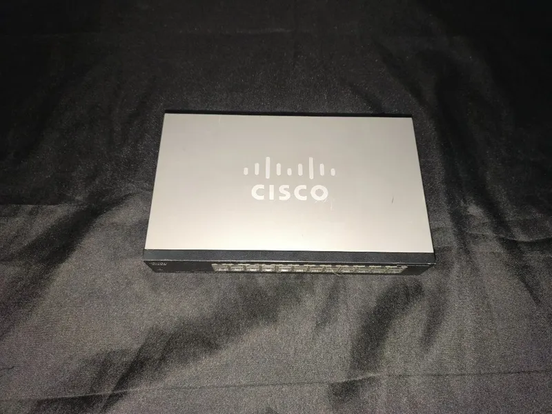 Коммутатор Cisco SF100-24 — фото 1
