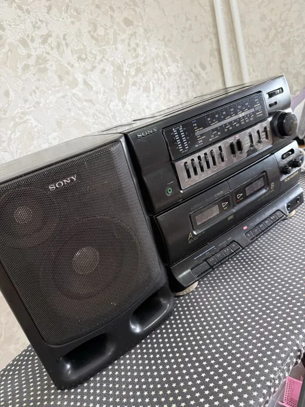 Магнитофон SONY в рабочем состоянии 3