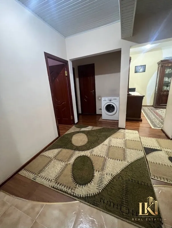 Продаётся 4-комнатная квартира (Банковский дом) — фото 8