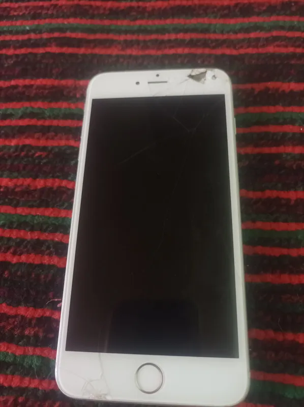 Ip 6+ hotira 64 gb batarey 100 usln orqa kamera qimirlaydi obmen hambo 1 Ip 6+ hotira 64 gb batarey 100 usln orqa kamera qimirlaydi obmen hambo 1