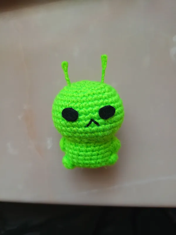 вязанная игрушка кот прешелец
