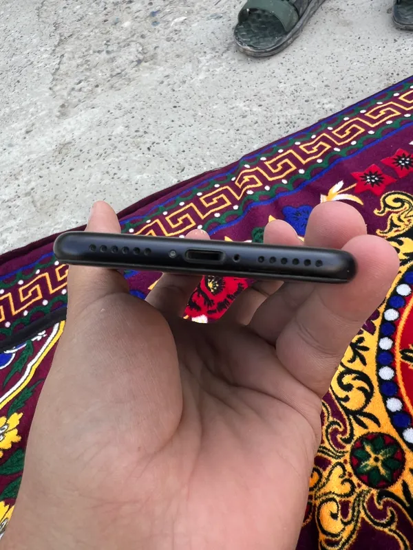 Iphone se 2020 2nd gen holati yaxshi kelishamiz. 9