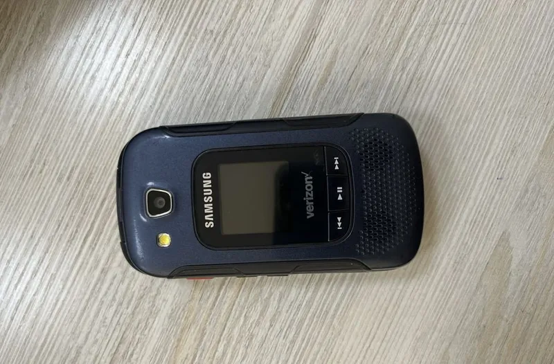 Подержанный телефон Samsung Canvoy 4, работающий в сетях CDMA и GSM 5