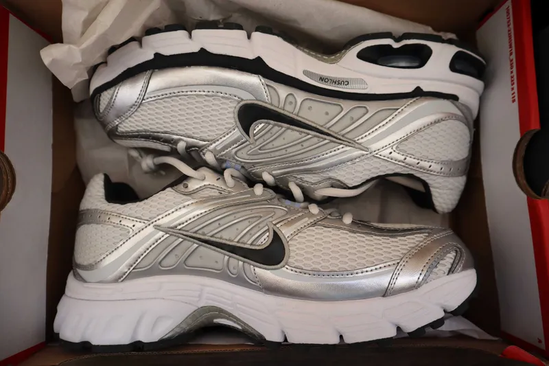 Мужские кроссовки Nike Air Max Moto 2K EUR 42.5 оригинал 6 Мужские кроссовки Nike Air Max Moto 2K EUR 42.5 оригинал 6