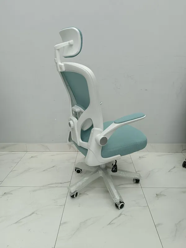Ofis uchun kreslo, yangi dizayn AQUA 3 Ofis uchun kreslo, yangi dizayn AQUA 3