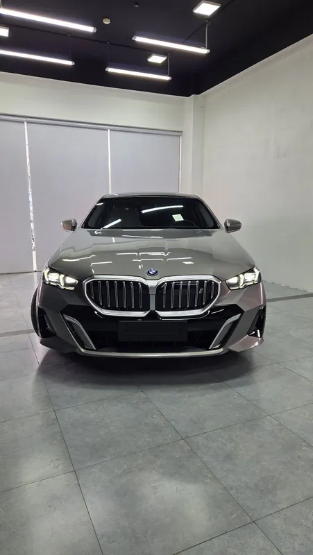 BMW i5 40L М пакет 2025 год 4