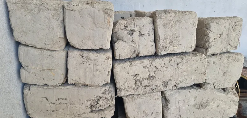 Loy blok sotiladi 220 dona narxi 2,500 soʻm 3