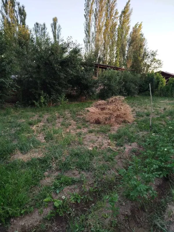 Yuqori Chirchiq tumanida kanal yon bagrida uchastka salqin