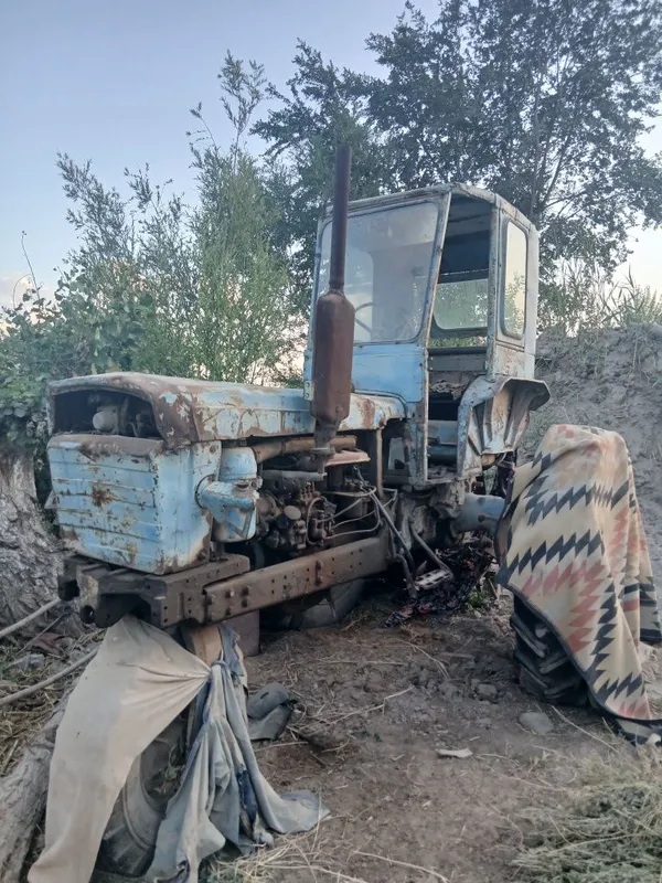 Traktor 28 pritsepi bilan 1