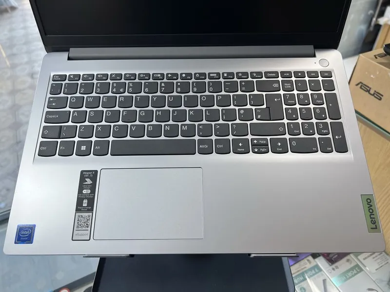 Lenovo Celeron N4020 | 4GB | 256GB SSD | 15.6” 5 Lenovo Celeron N4020 | 4GB | 256GB SSD | 15.6” 5