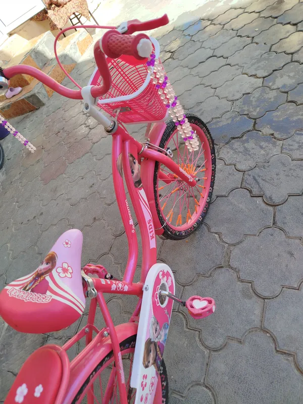 qizchalar uchun velosiped yangi sovĝaga berilgan — фото 2