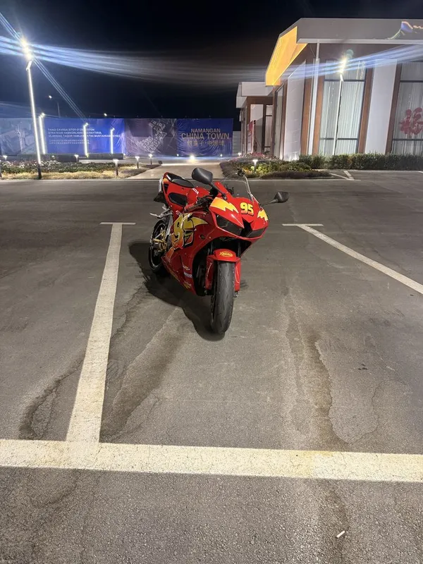 Honda CBR600RR 2012 6 Honda CBR600RR 2012 6