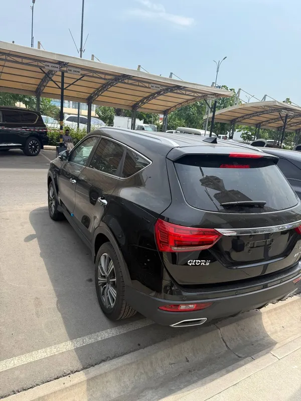 Dongfeng Fengguon (Glory) 580 2