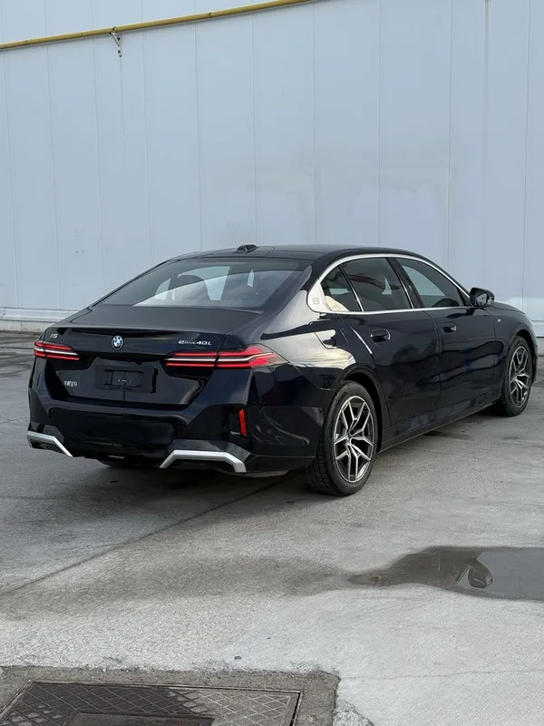 Bmw i5 40l 713km Zapas xod 2025-Yil Kraska Tozza +dop 4K Tv + HUD