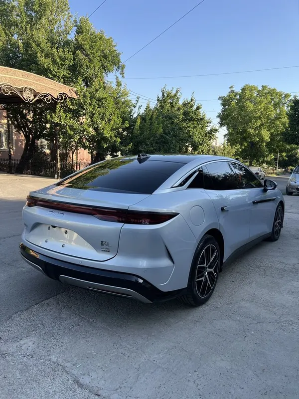 Byd Han L 2025 йил 100 га 2.7 секунд 3 Byd Han L 2025 йил 100 га 2.7 секунд 3