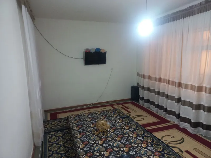 Maktab va boxcha unverset yaqin joyda joylashgan. 1 Maktab va boxcha unverset yaqin joyda joylashgan. 1