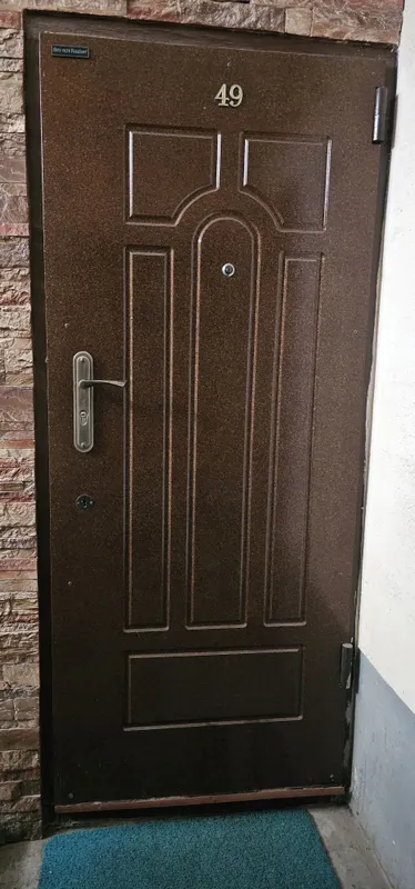 Срочно продаю Входную дверь 1