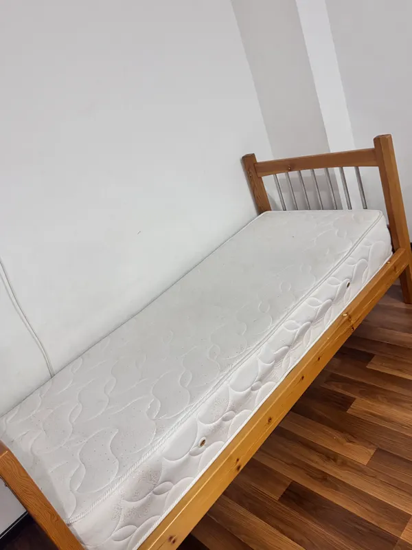 Односпальная кровать две штуки с матрасом 4 Односпальная кровать две штуки с матрасом 4