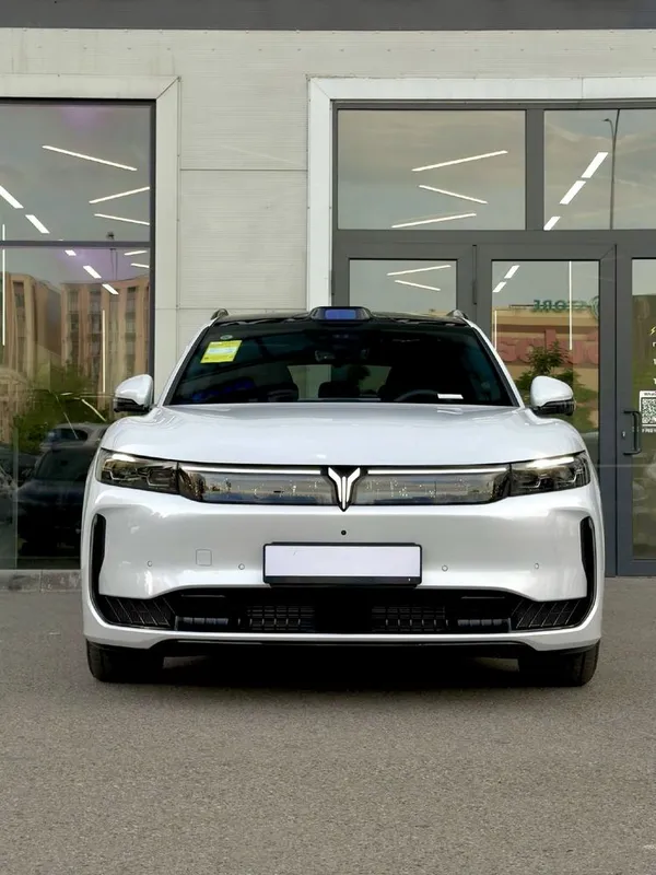Voyah Free Plus фулл позиция гибрид 2026 модель в наличии 1 Voyah Free Plus фулл позиция гибрид 2026 модель в наличии 1