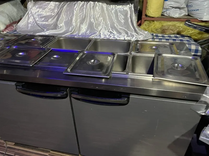 Раздача и холодильник для кухни