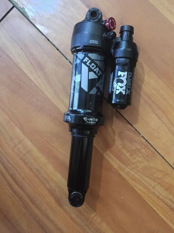 Продам новый задний амортизатор fox float performance elite 3