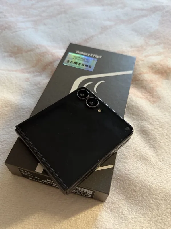 Galaxy Z Flip 7 pachti yengi sotiladi 6