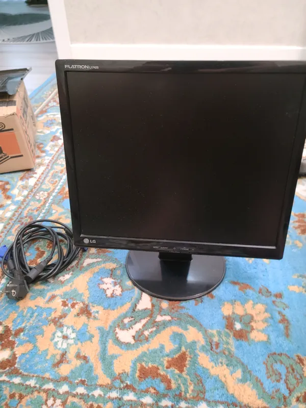 LG FLATRON L1742s-PF monitori 1 LG FLATRON L1742s-PF monitori 1