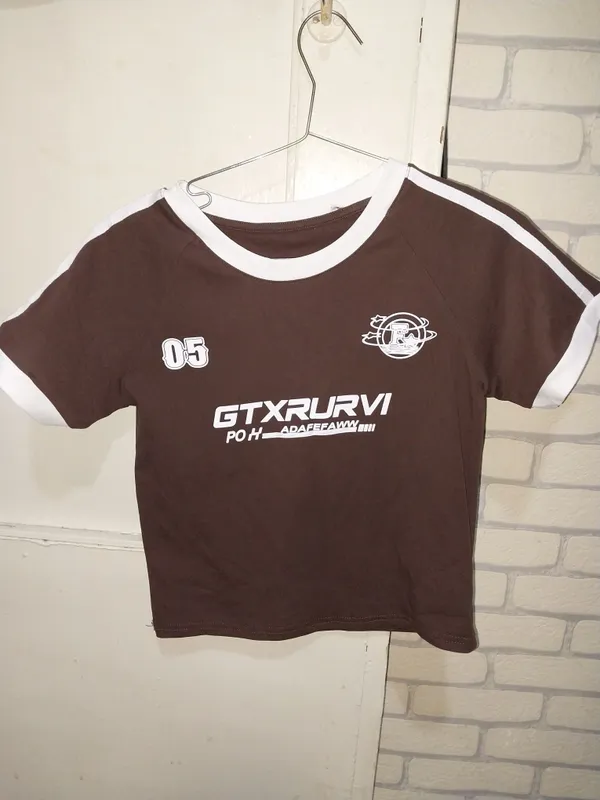y2k uslubidagi kalta futbolka 2