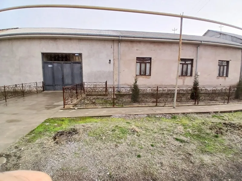 Уй сотилади. Майдони 10 сотих.