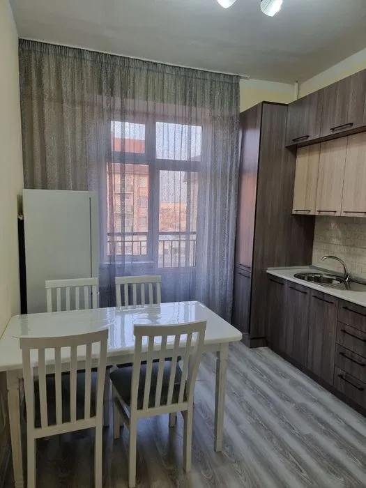 3 xonali kvartira, 100 m², 3/8 qavat (birlamchi uy-joy) 3 3 xonali kvartira, 100 m², 3/8 qavat (birlamchi uy-joy) 3