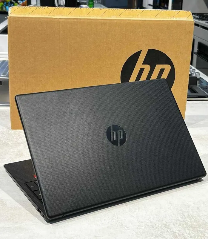 HP Laptop Nero 15 AMD Ryzen 5 7430U/8/256/Display 15'6 FHD IPS 2 HP Laptop Nero 15 AMD Ryzen 5 7430U/8/256/Display 15'6 FHD IPS 2
