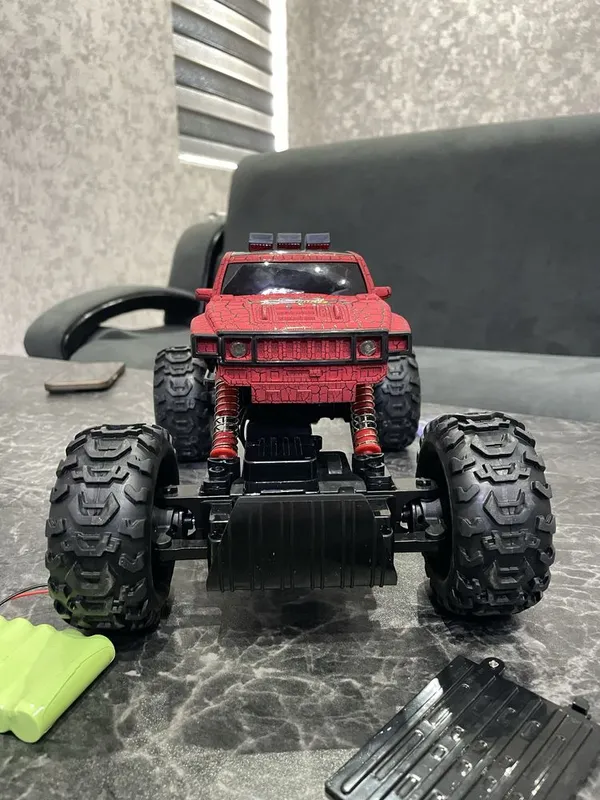 Masofadan boshqariladigan Monster Truck o'yinchoq mashina (RC Car) 1 Masofadan boshqariladigan Monster Truck o'yinchoq mashina (RC Car) 1