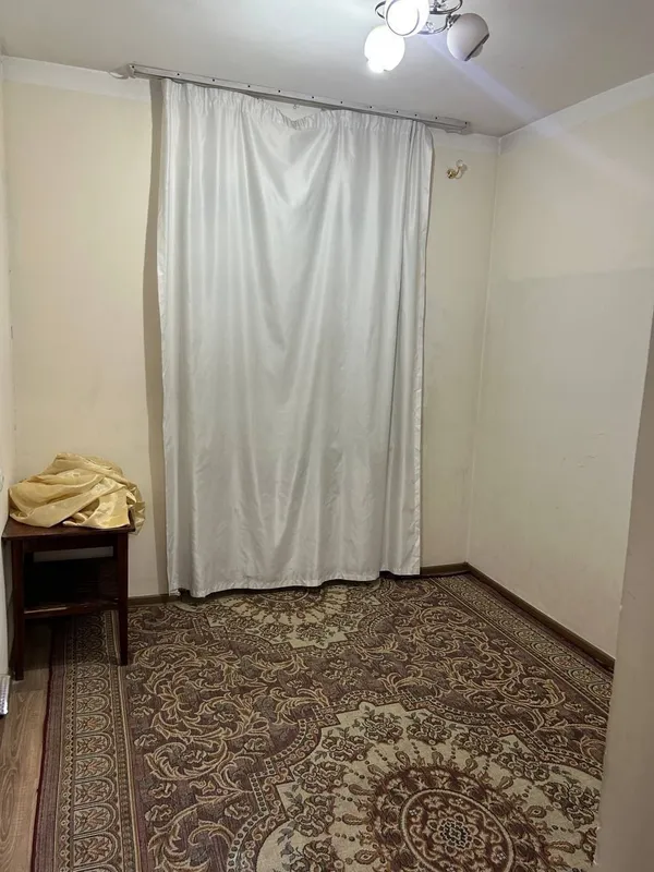 Sergeli 5 a  1 qavat yoʻlni yuzida 3 xona sotiladi 1