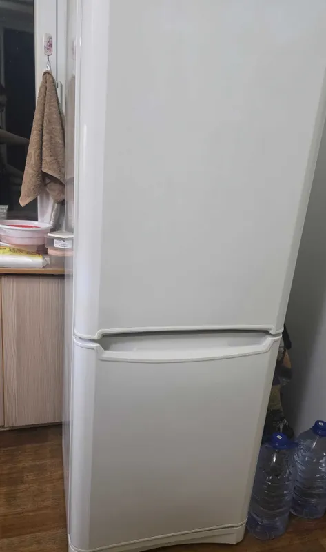 Холодильник Indesit 2 Холодильник Indesit 2
