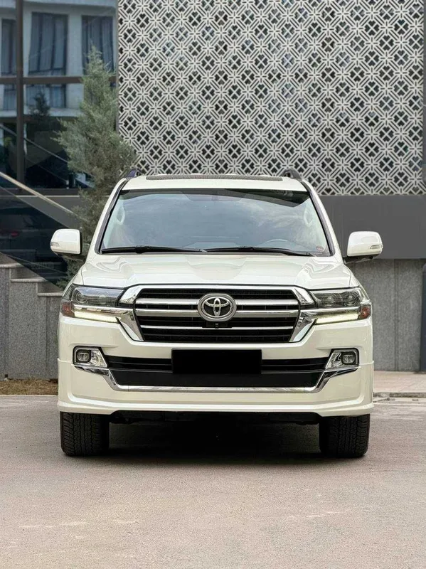 Sotuvda Toyota Land Cruiser 200