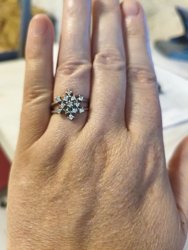 Серебряное кольцо со снежинкой