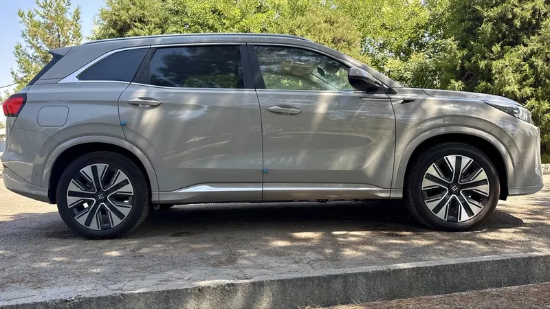 Dongfeng Landian E5 Plus 3 qator 7 kishilik hybrid 1300km yuradi 5 Dongfeng Landian E5 Plus 3 qator 7 kishilik hybrid 1300km yuradi 5