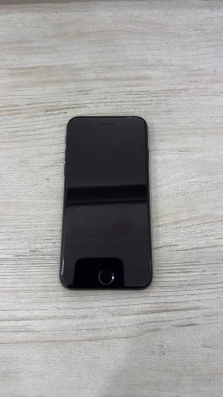 iPhone SE 2022 1 iPhone SE 2022 1