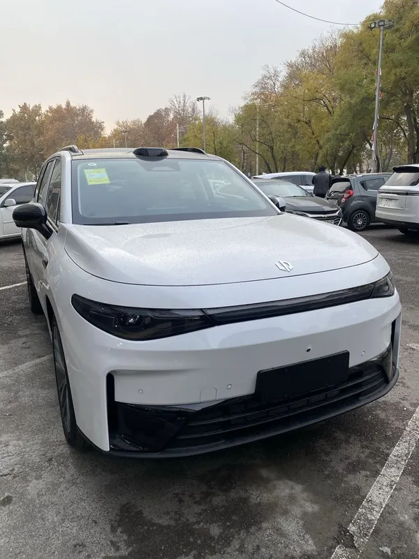 Leapmotor C16 2 va 3 pozitsiya restalin hamma ranglari bor — фото 1
