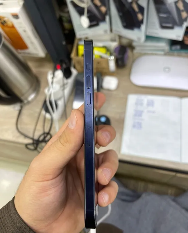 Iphone 15 pro max BLUE 4