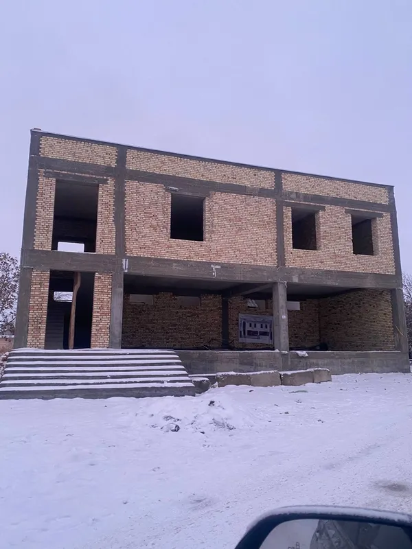 Продаётся нежилое помещение в центре г. Каган 1