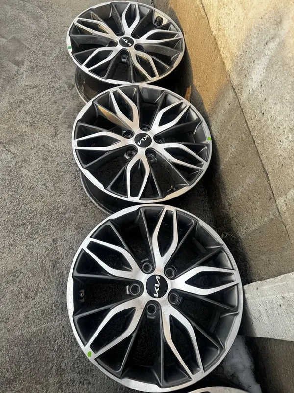 R17 Kia K5 оригинальные диски, отверстия 5/114