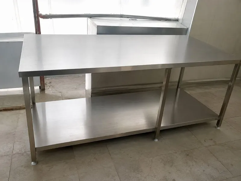 oshxona stoli sotiladi narxi 400$ kelishamiz oshxona stoli sotiladi narxi 400$ kelishamiz