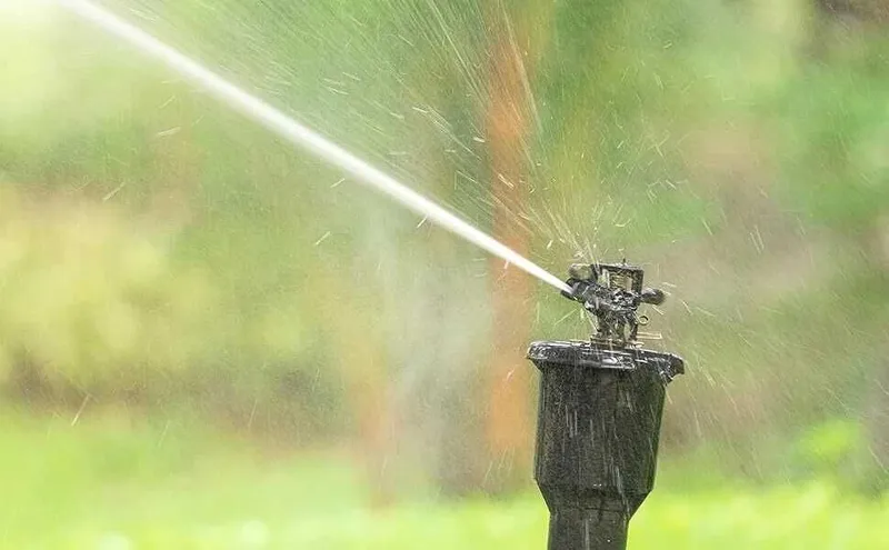 Выдвижной ударный дождеватель Aquaturf (сплинкер) 4