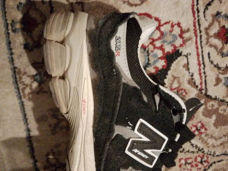 new balance 2002 R crgy 2