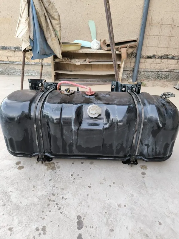 Isuzu avtobusning dizel baki sotiladi