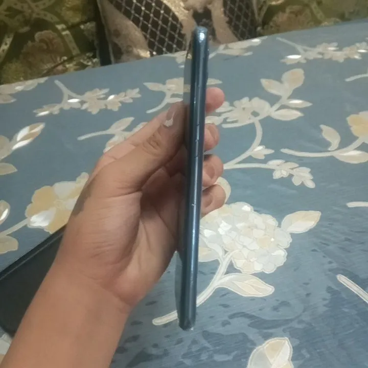 Bu telefoni Ishida 135ta ilovasi 6mingta rasmi bor — фото 1