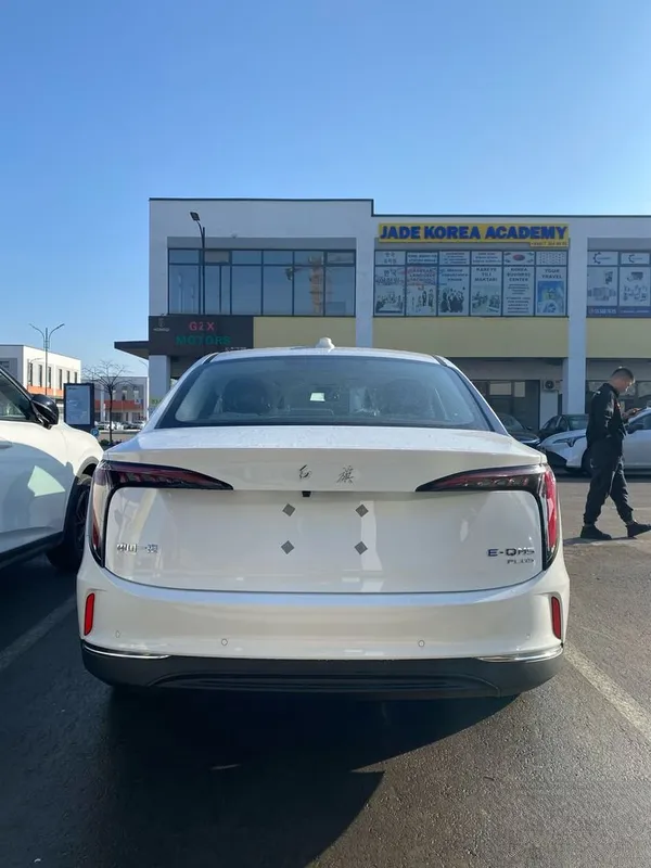 Hongqi e-qm5 2025-илй 500/610km запасход ок кора ранги бор 2 Hongqi e-qm5 2025-илй 500/610km запасход ок кора ранги бор 2